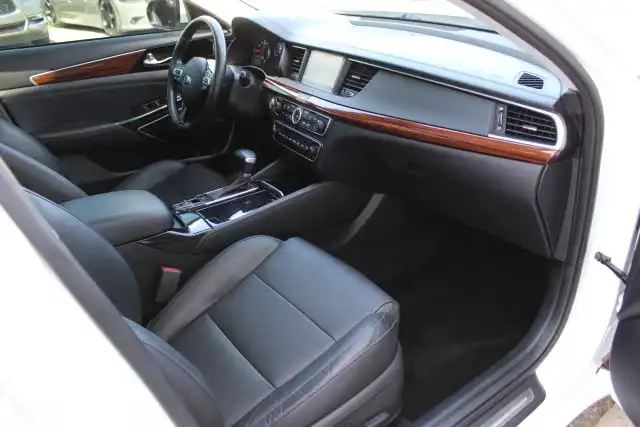 2019 Kia Cadenza Technology's photo