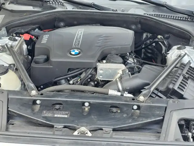 2013 BMW 5 Series 528i Sedan's photo