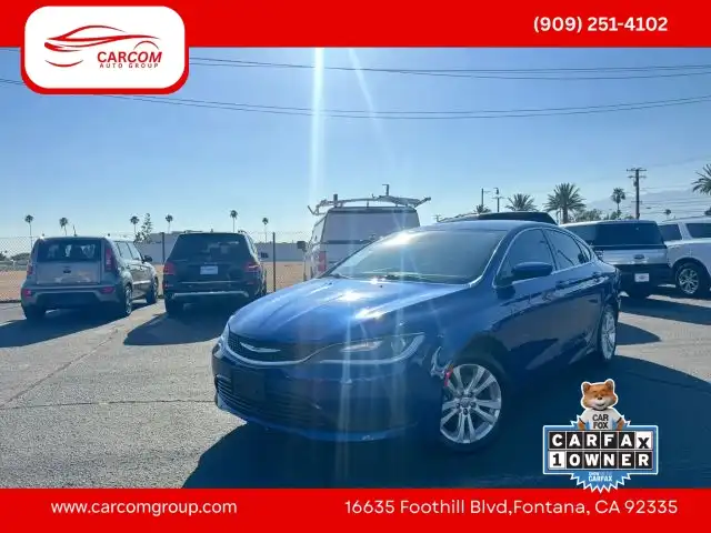 2017 Chrysler 200 Touring's photo