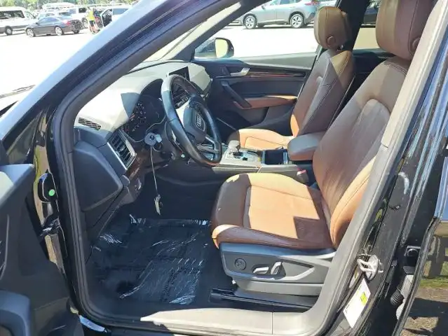 2019 Audi Q5 2.0T quattro S tronic Premium Plus's photo