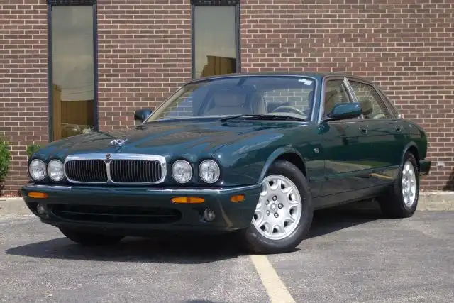 2000 Jaguar XJ XJ8's photo