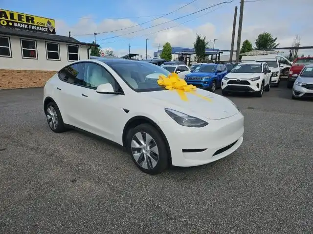 2023 Tesla Model Y Long Range Dual Motor All-Wheel Drive's photo