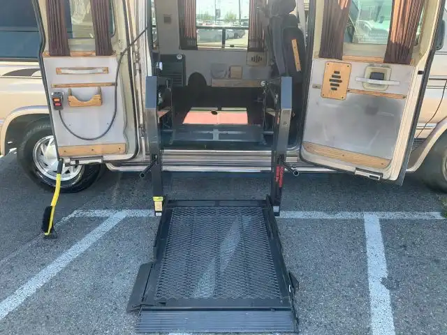 1994 Ford E-Series's photo