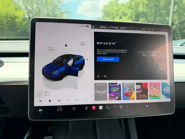2022 Tesla Model Y Performance Dual Motor All-Wheel Drive's photo