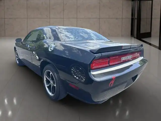 2011 Dodge Challenger SE's photo