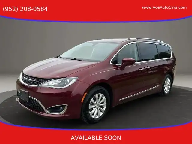 2019 Chrysler Pacifica Touring L's photo