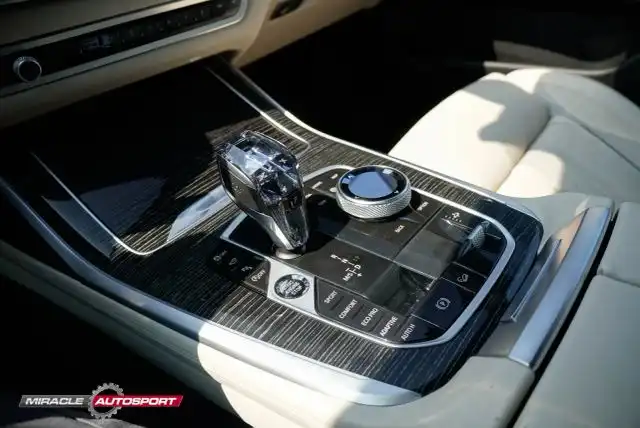 2022 BMW X7 M50i's photo