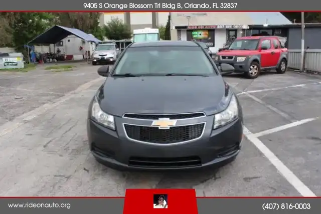 2013 Chevrolet Cruze LS Auto's photo