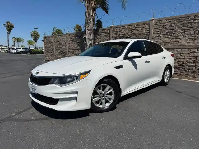 2016 Kia Optima LX AT's photo