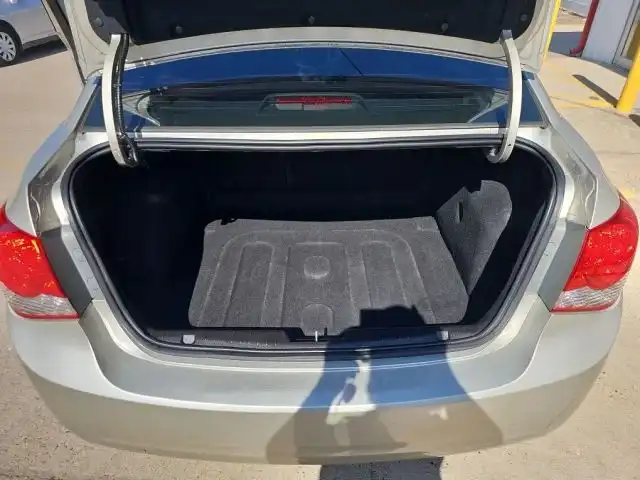 2013 Chevrolet Cruze LS Auto's photo