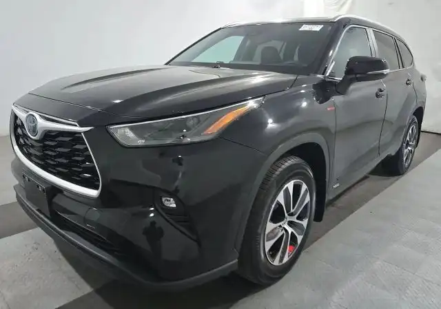 2023 Toyota Highlander Hybrid XLE AWD's photo