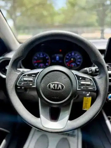 2021 Kia Forte LXS AT's photo