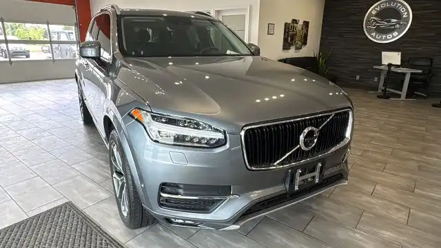 2017 Volvo XC90 T6 AWD Momentum's photo