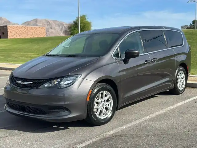 2022 Chrysler Voyager LX's photo