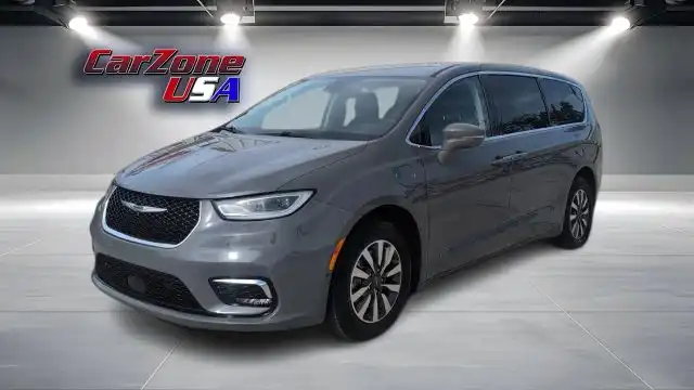 2022 Chrysler Pacifica Hybrid Touring L Hybrid's photo