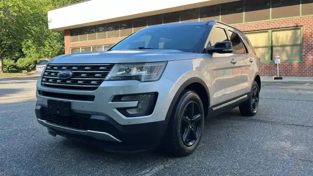2017 Ford Explorer XLT 4WD's photo