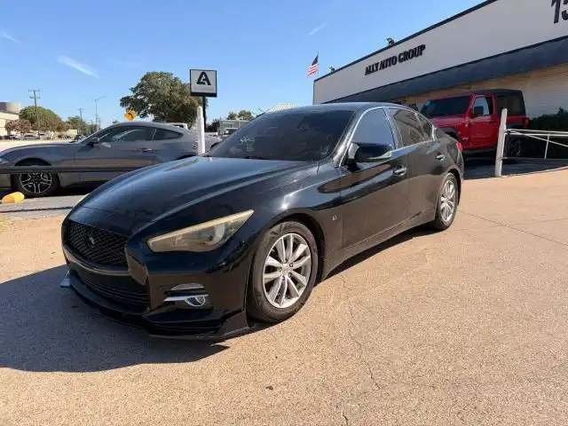 2015 INFINITI Q50 Premium's photo