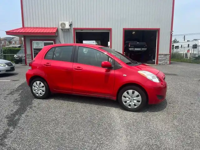 2011 Toyota Yaris 5-Door Liftback AT's photo