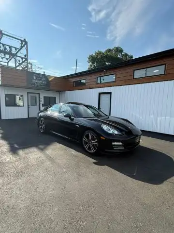 2013 Porsche Panamera's photo