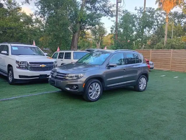2012 Volkswagen Tiguan SE's photo
