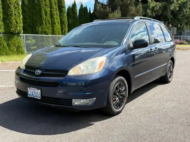 2004 Toyota Sienna CE 7-Passenger's photo