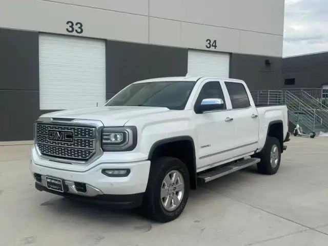 2017 GMC Sierra 4WD Crew Cab Short Box's photo