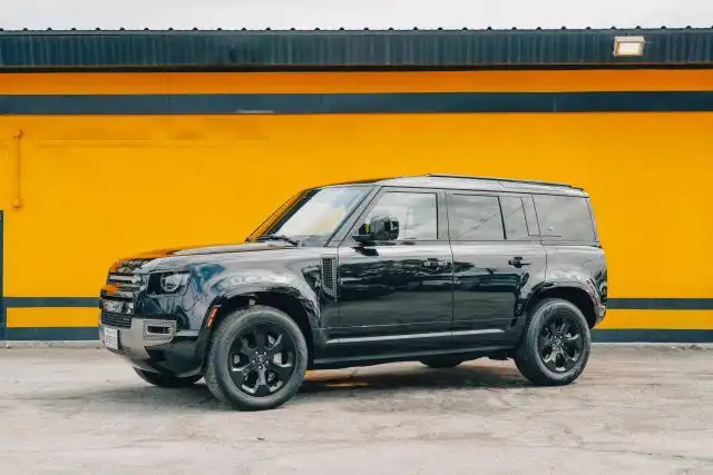 2022 Land Rover Defender X-Dynamic SE's photo