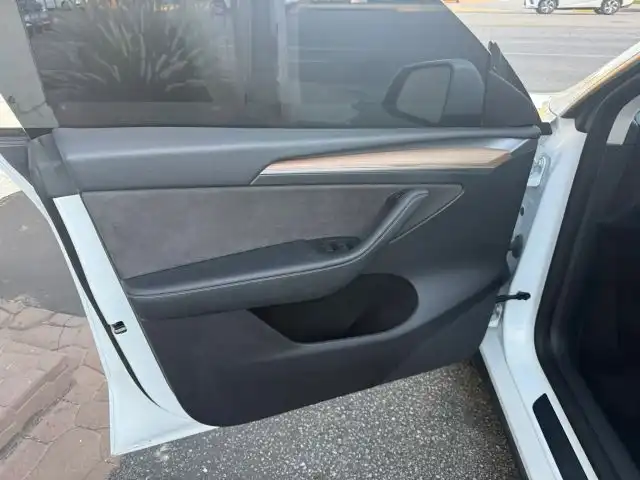 2022 Tesla Model Y Long Range Dual Motor All-Wheel Drive's photo