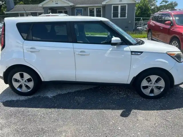 2016 Kia Soul 1.6L Base 5-Door's photo