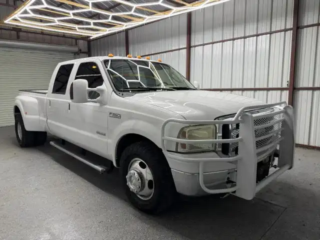 2005 Ford F-350 XLT Crew Cab SWB DRW's photo