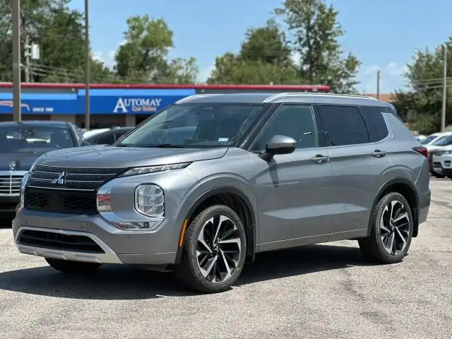 2022 Mitsubishi Outlander SEL Special Edition 2WD's photo