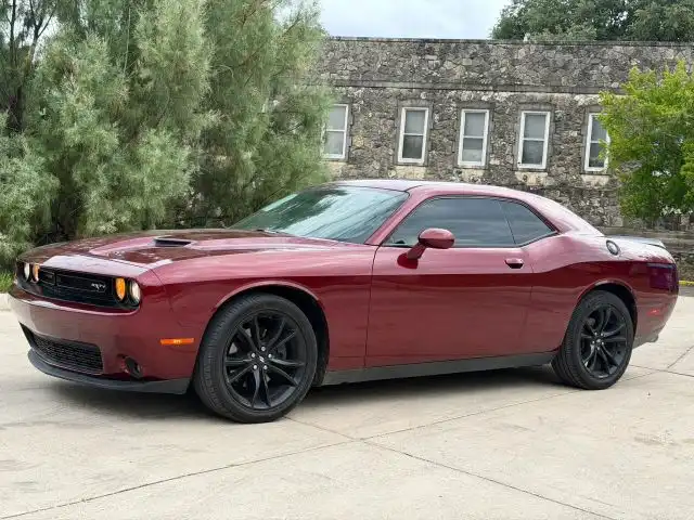 2018 Dodge Challenger SXT Plus's photo