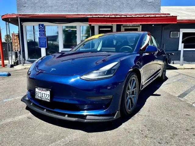 2022 Tesla Model 3 Long Range Dual Motor All-Wheel Drive's photo