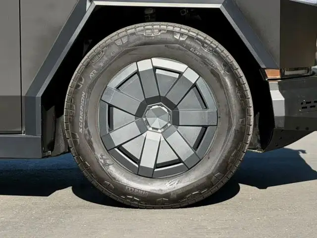 2024 Tesla Cybertruck All-Wheel Drive's photo