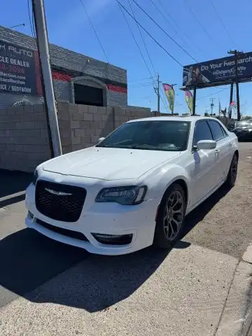 2018 Chrysler 300 S's photo