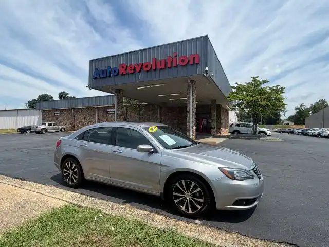 2014 Chrysler 200 Touring's photo