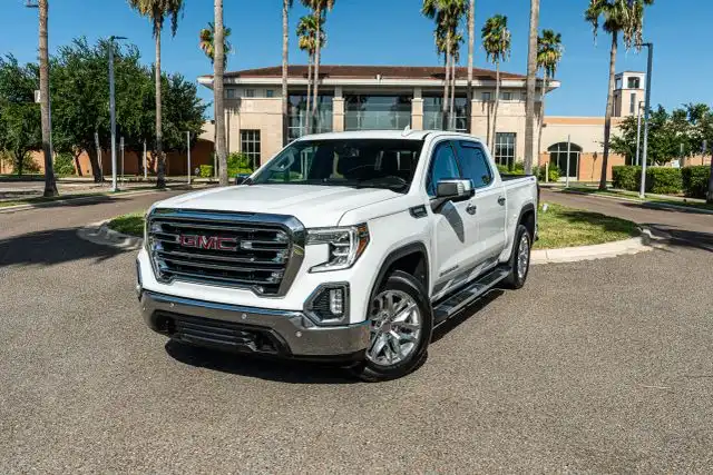 2021 GMC Sierra 4WD Crew Cab Short Box SLT's photo