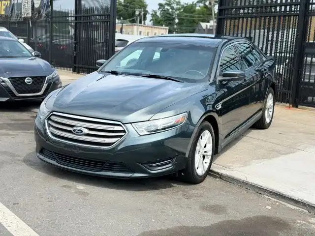 2016 Ford Taurus SEL AWD's photo