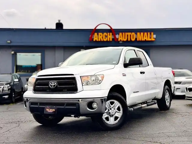 2011 Toyota Tundra 5.7 Auto 4WD FFV Tundra Grade Double Cab's photo