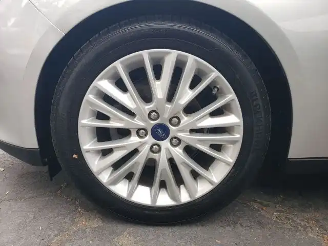 2018 Ford Focus Sedan Titanium's photo