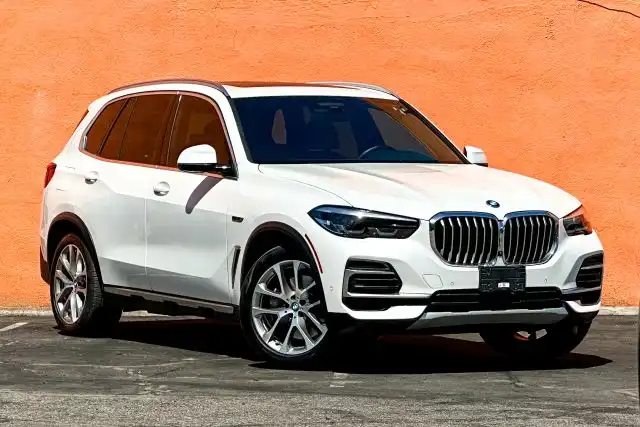 2022 BMW X5 xDrive45e's photo