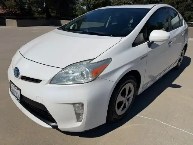 2013 Toyota Prius Three's photo