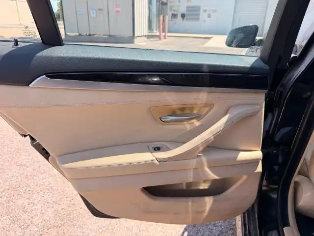 2013 BMW 5 Series 528i Sedan's photo