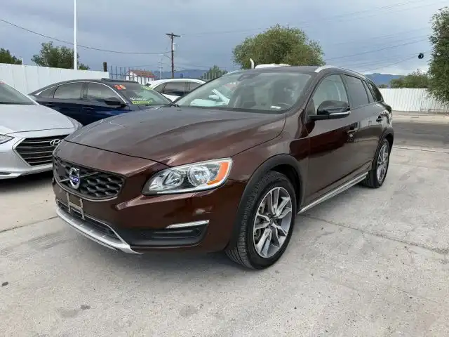 2018 Volvo V60 T5 AWD Cross Country's photo