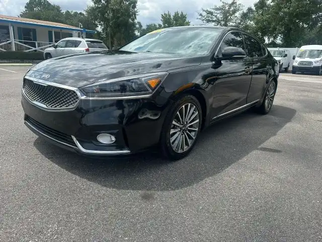 2017 Kia Cadenza Premium's photo