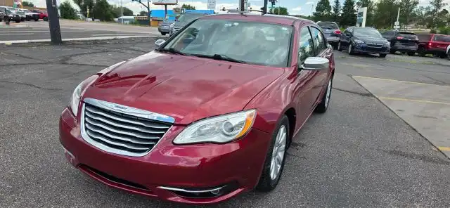 2013 Chrysler 200 Limited's photo