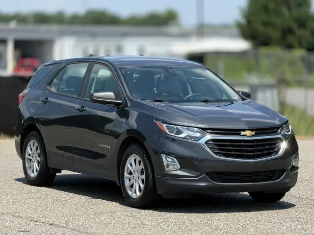 2021 Chevrolet Equinox LS's photo