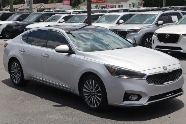 2017 Kia Cadenza Premium's photo