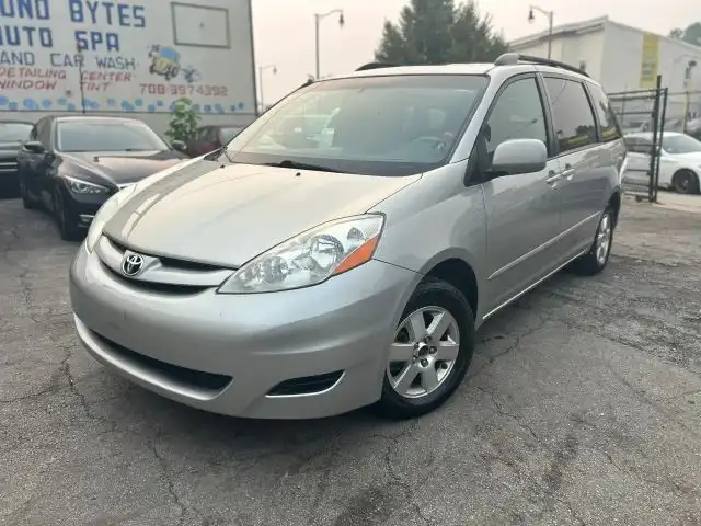 2008 Toyota Sienna XLE's photo
