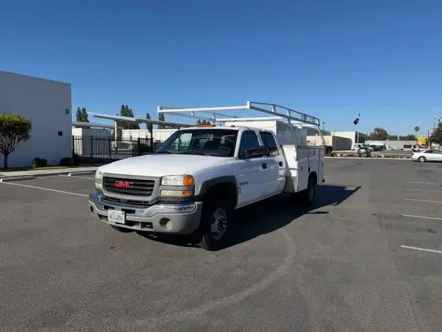 2007 GMC Sierra 2WD Crew Cab Work Truck DRW's photo